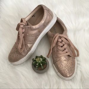 Report Rose Gold Sneakers Size 8 ✅